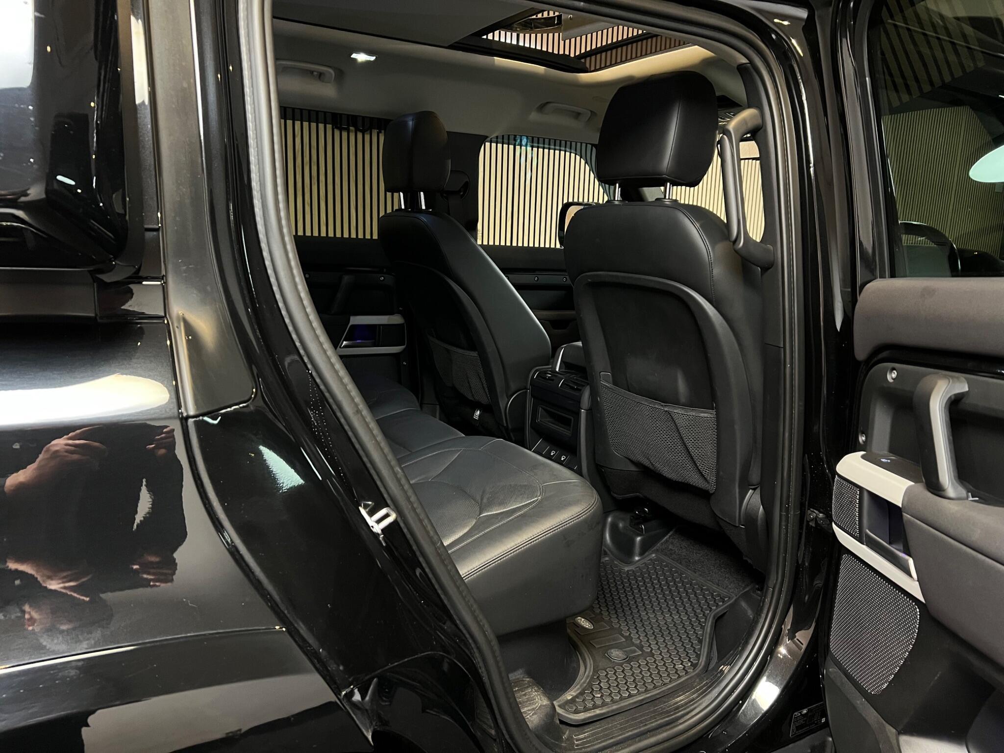 Land Rover Defender 110